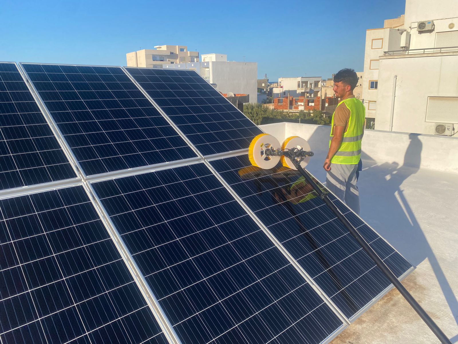 Toiture résidentielle — Monastir · 2024 — Cleanoov, nettoyage de panneaux solaires en Tunisie